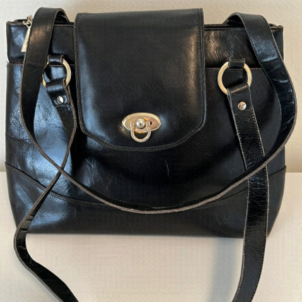 Vintage Etienne Aigner black leather purse